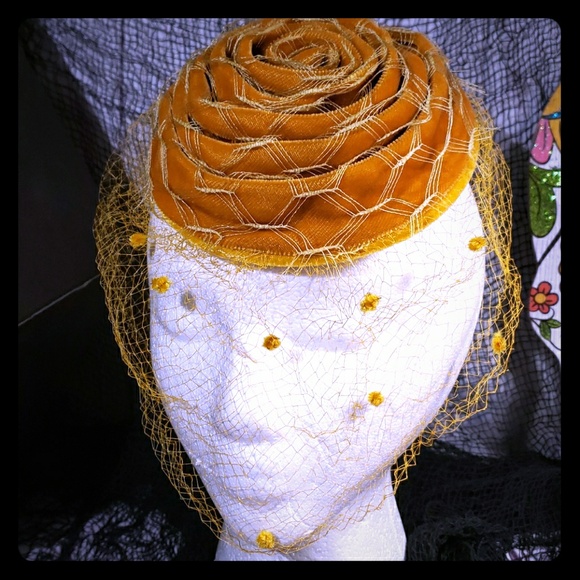 Vintage gold velvet retro net glam comb hat - Picture 2 of 8